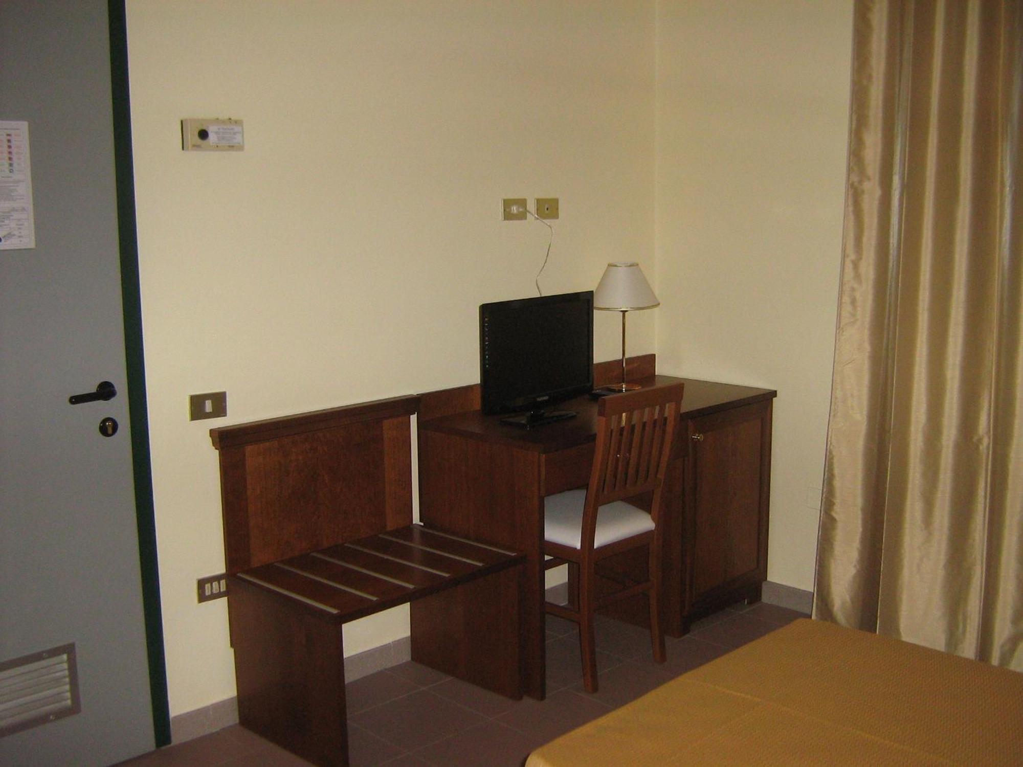 Hostiliae Ciminiera Hotel Ostiglia Buitenkant foto