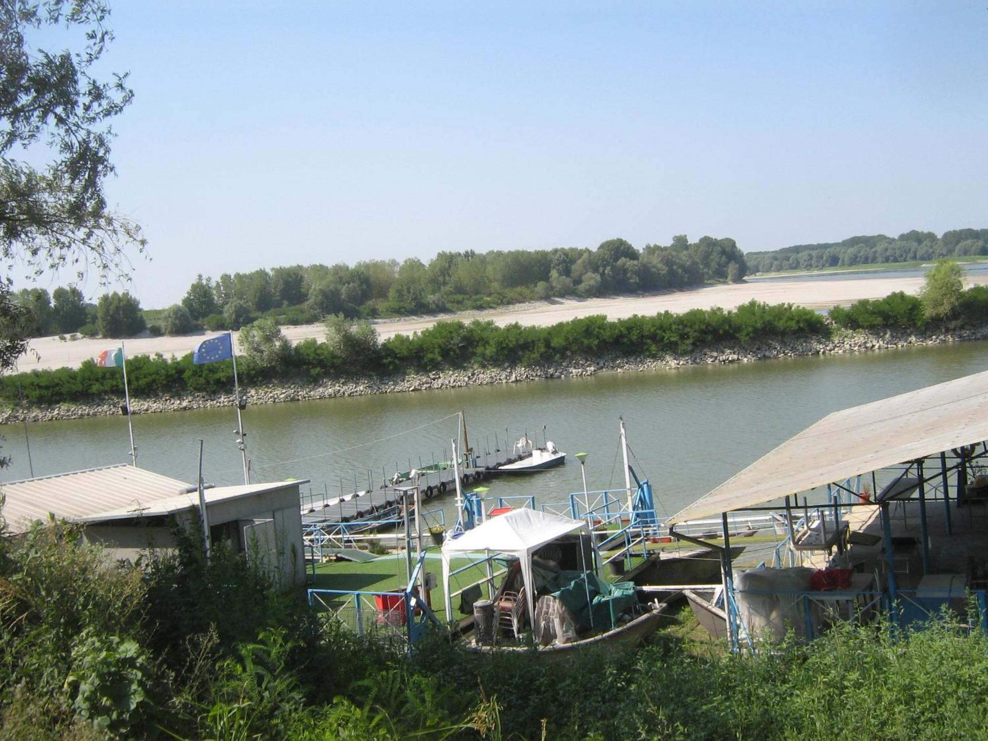 Hostiliae Ciminiera Hotel Ostiglia Buitenkant foto
