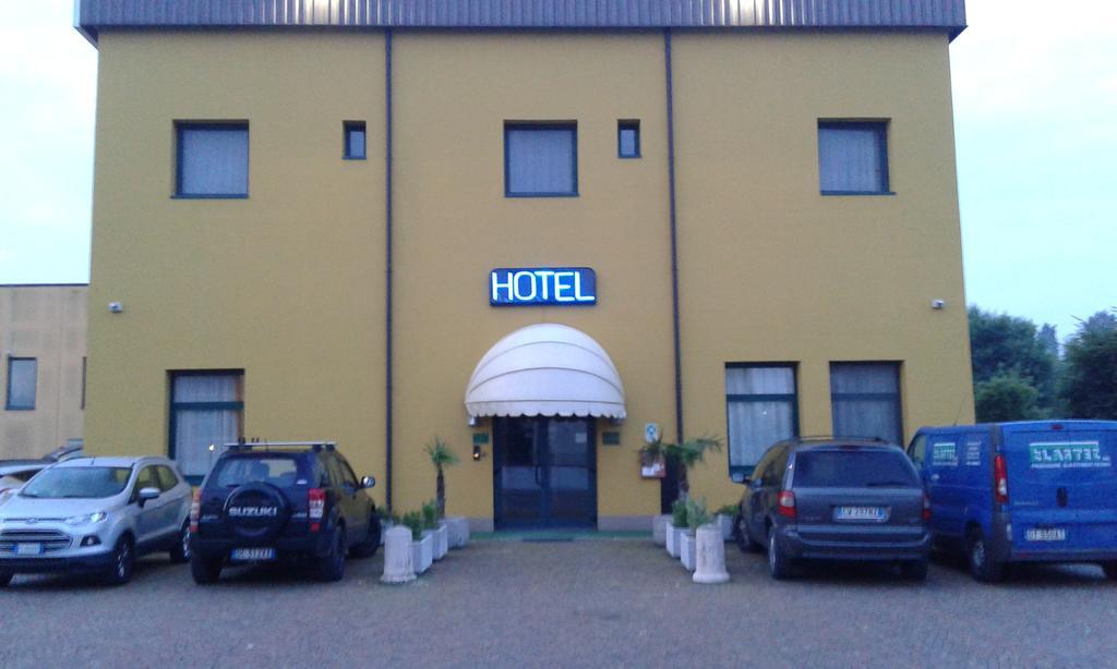 Hostiliae Ciminiera Hotel Ostiglia Buitenkant foto